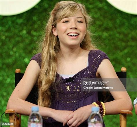 881 Jennette Mccurdy Photos Stock Photos & High